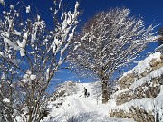 38 Dopo un bel po' di salita siamo in vista del nuovo Rif. Monte Suchello